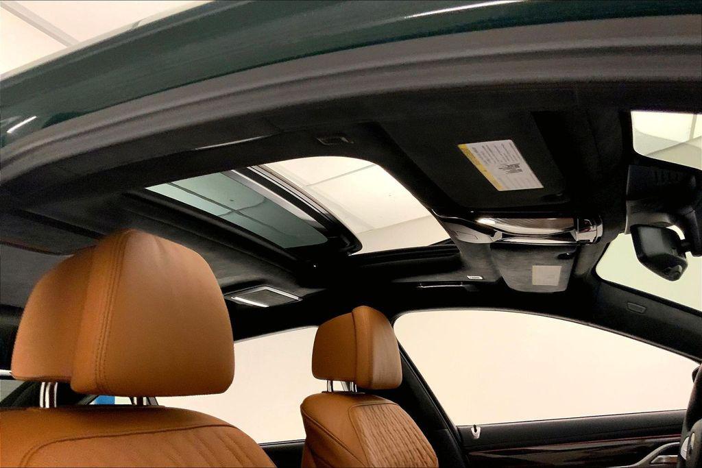 صورة مصغرة 26 لـ 2022 BMW 750 I XDRIVE
