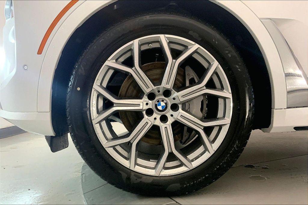 صورة 9 لـ 2027 BMW X7 XDRIVE40I