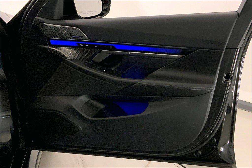 صورة مصغرة 25 لـ 2025 BMW M5 BASE
