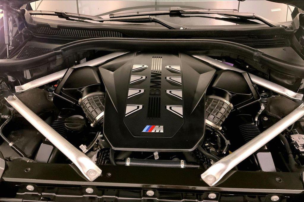 صورة 9 لـ 2024 BMW X7 M60I