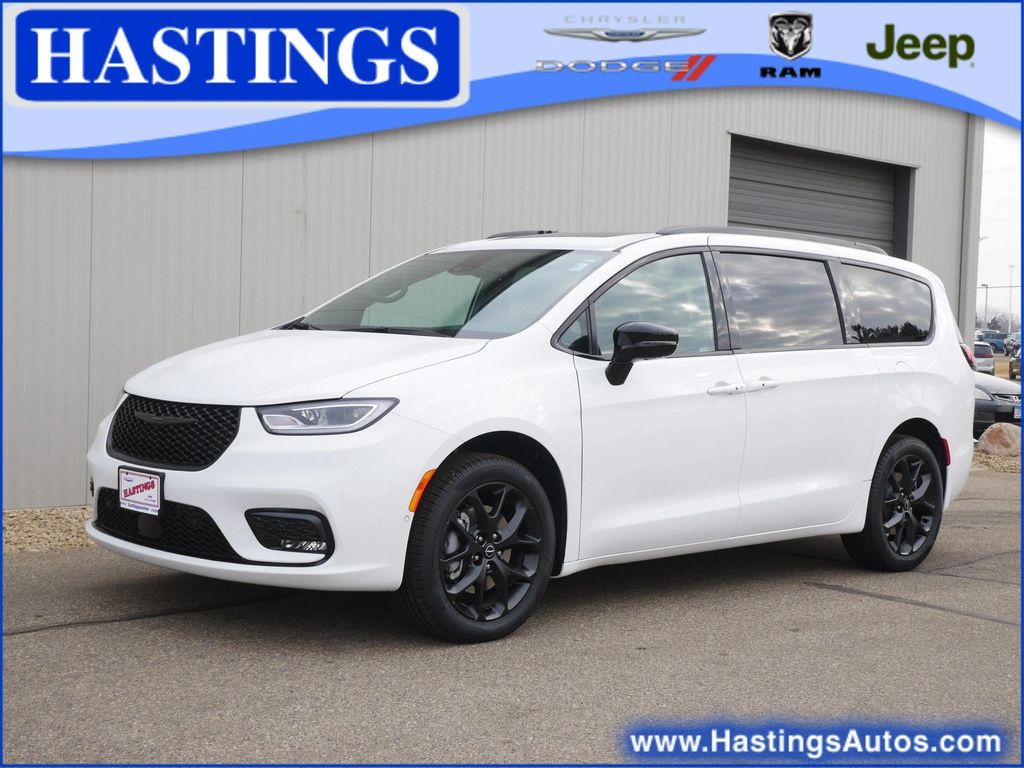 New 2026 Chrysler Pacifica Limited
