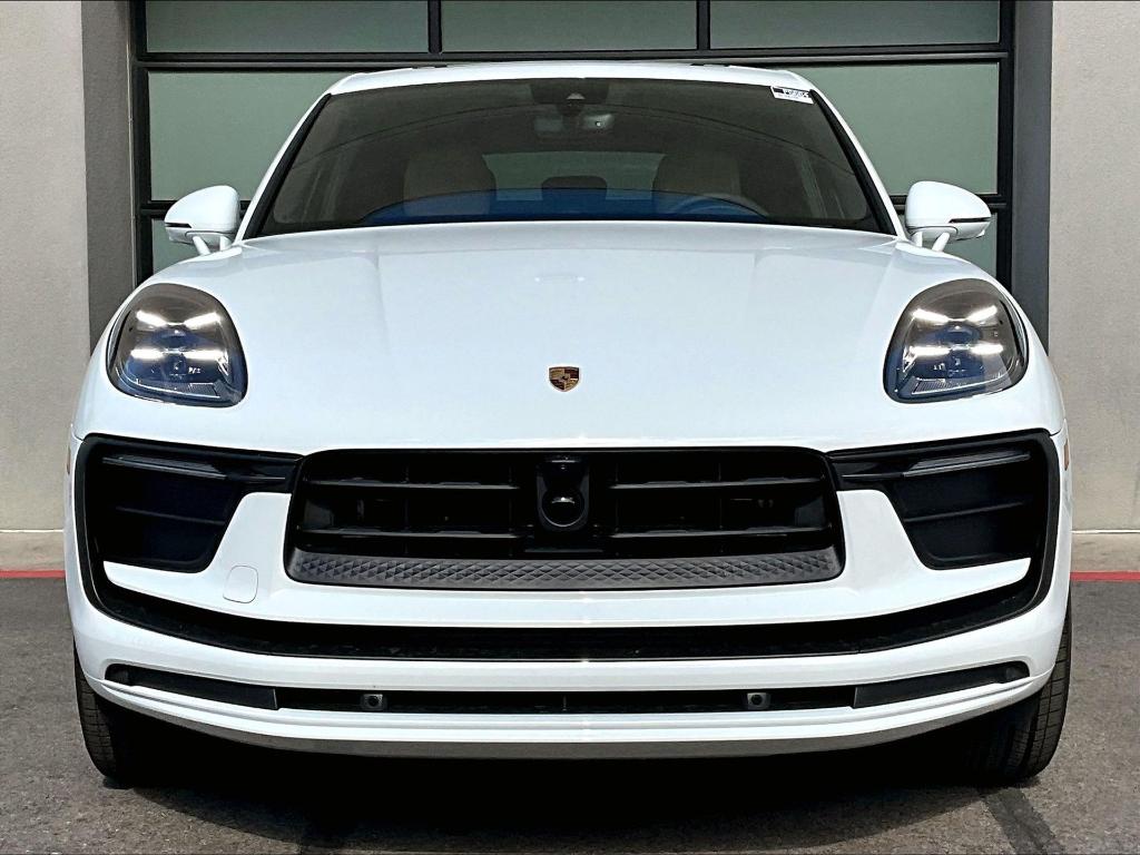 2025 Porsche MACAN photo 10