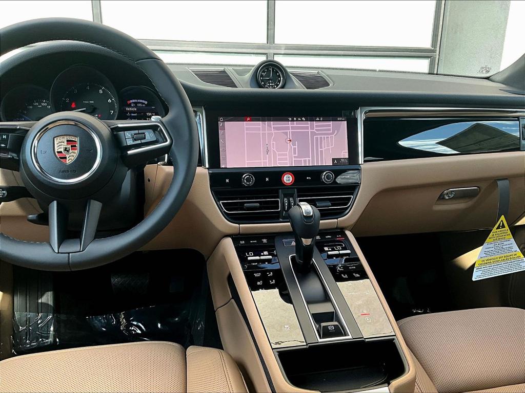 2025 Porsche MACAN — миниатюра 16