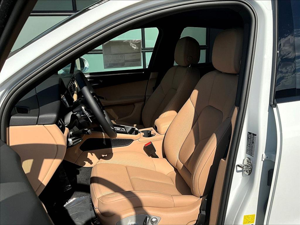 2025 Porsche MACAN photo 5