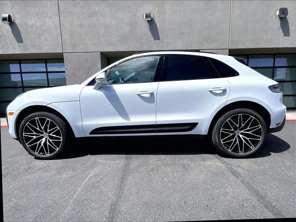 2026 Porsche MACAN — фото 2