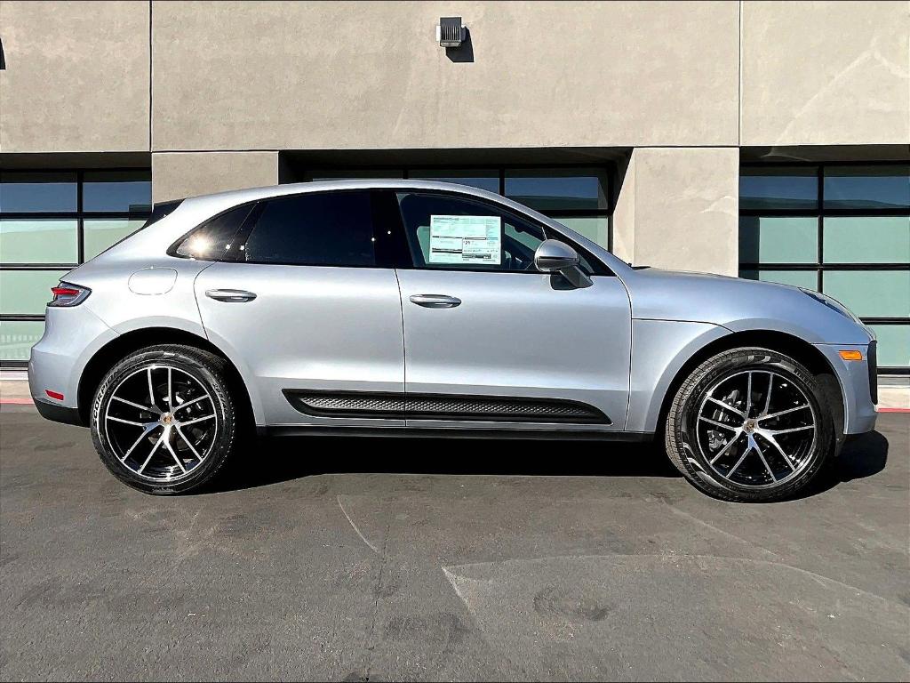 2026 Porsche MACAN photo 8