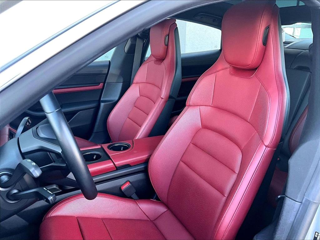 صورة 5 لـ 2020 Porsche TAYCAN 4S