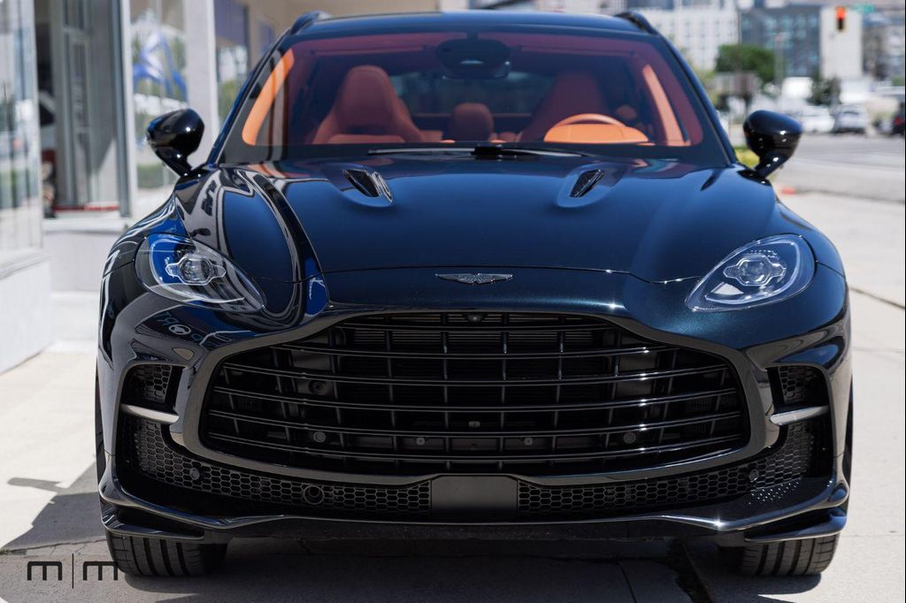 2025 Aston Martin DBX 707 — фото 9