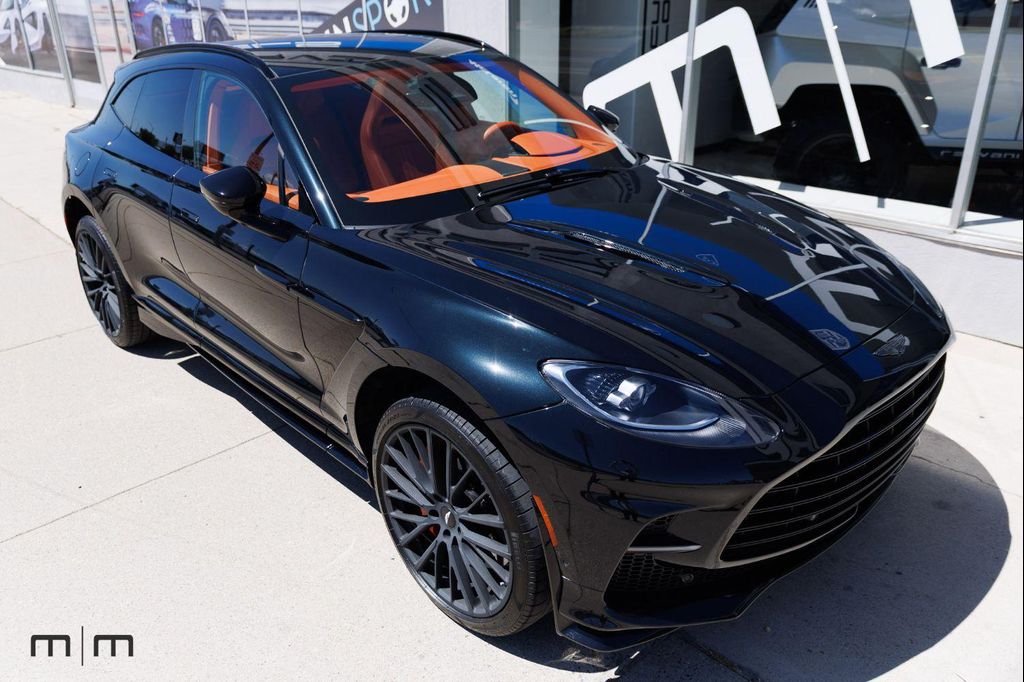 2025 Aston Martin DBX 707 — миниатюра 17