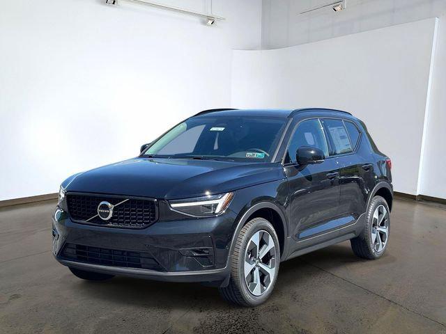 New 2026 Volvo XC40 Plus, B5 AWD Gas (mild hybrid), Dark