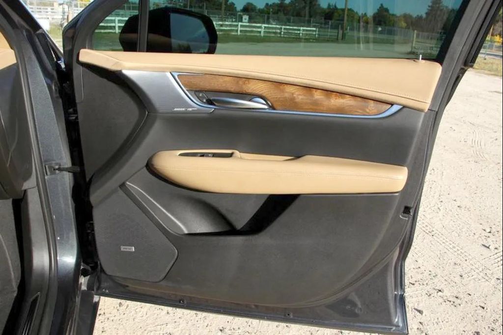 2022 Cadillac XT5 SPORT — миниатюра 16