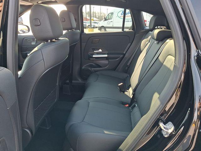 MERCEDES-BENZ GLA - 8