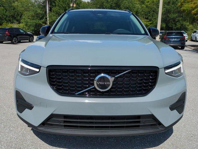 2026 Volvo XC40 B5 CORE — фото 10