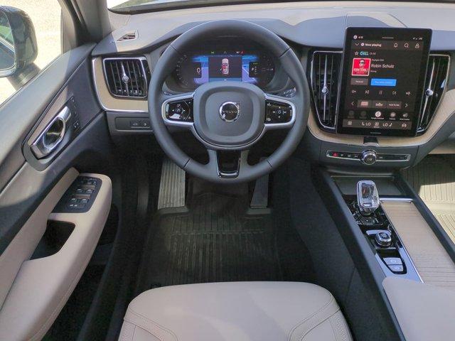 2026 Volvo XC60 PLUG-IN HYBRID T8 PLUS — миниатюра 17
