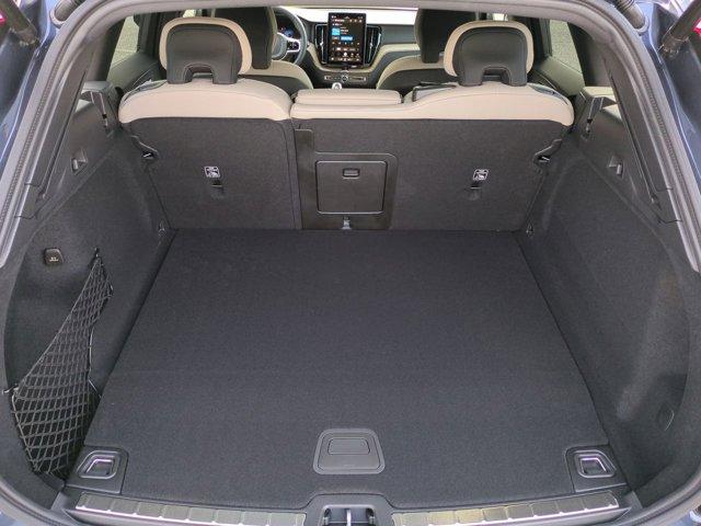 2026 Volvo XC60 PLUG-IN HYBRID T8 PLUS — миниатюра 14