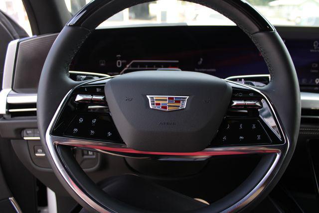 صورة 16 لـ 2025 Cadillac ESCALADE ESV SPORT
