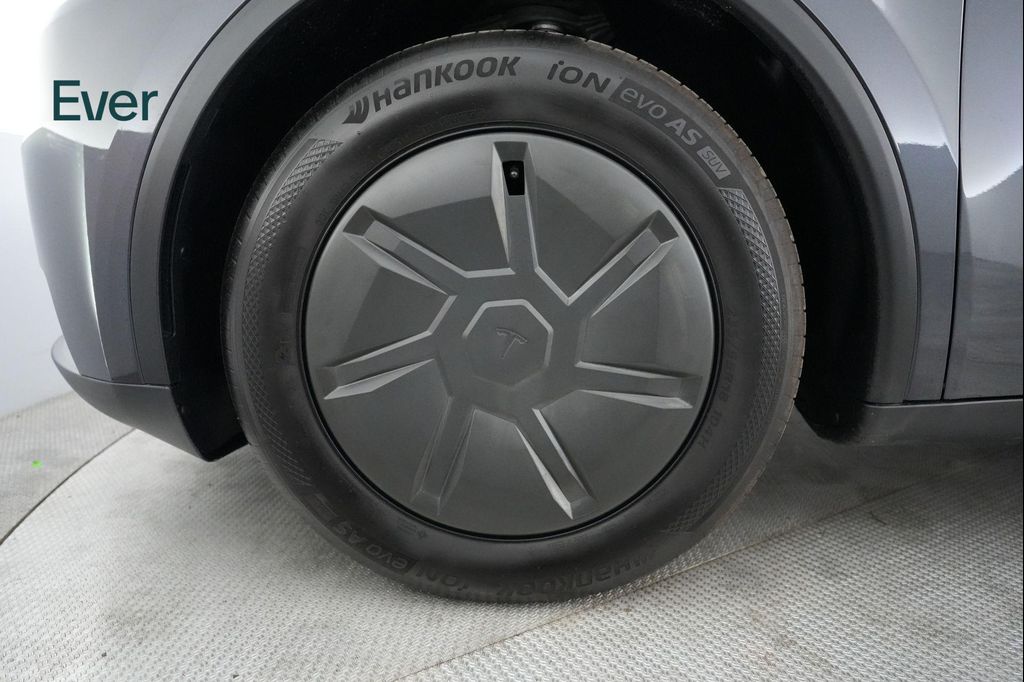 2026 Tesla MODEL Y RWD thumbnail 19
