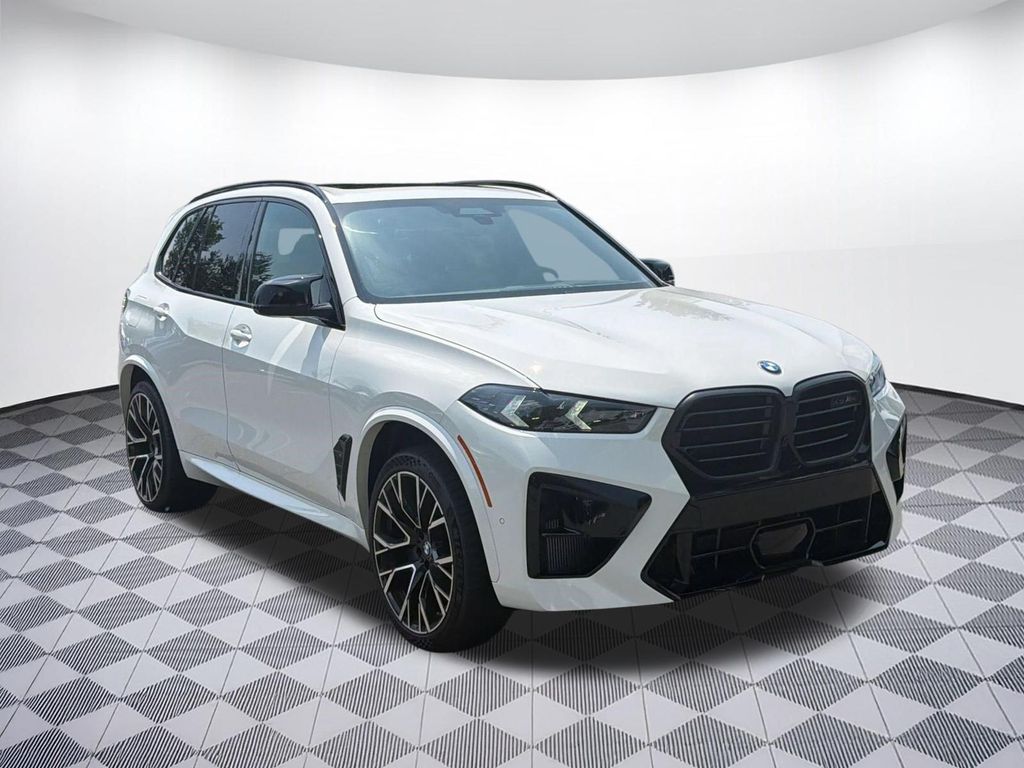 صورة 7 لـ 2026 BMW X5 M BASE