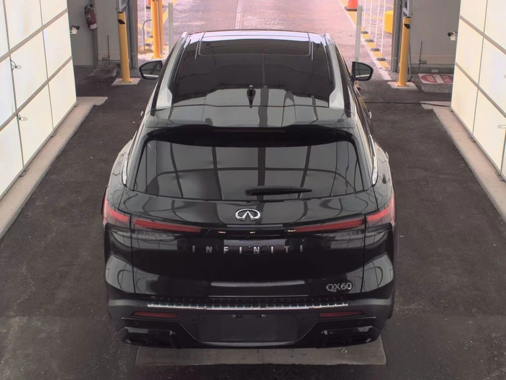2023 Infiniti QX60 LUXE photo 4