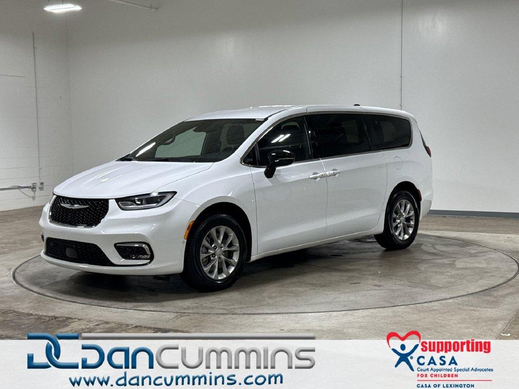 New 2026 Chrysler Pacifica Select