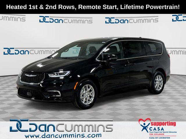New 2026 Chrysler Pacifica Select
