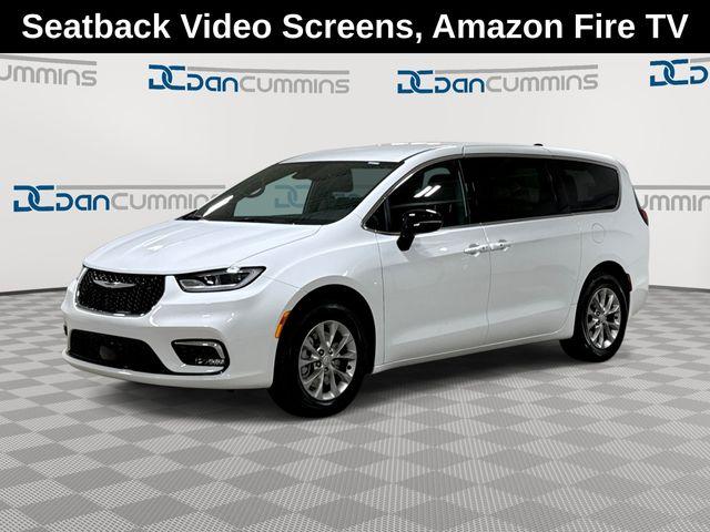New 2026 Chrysler Pacifica Select
