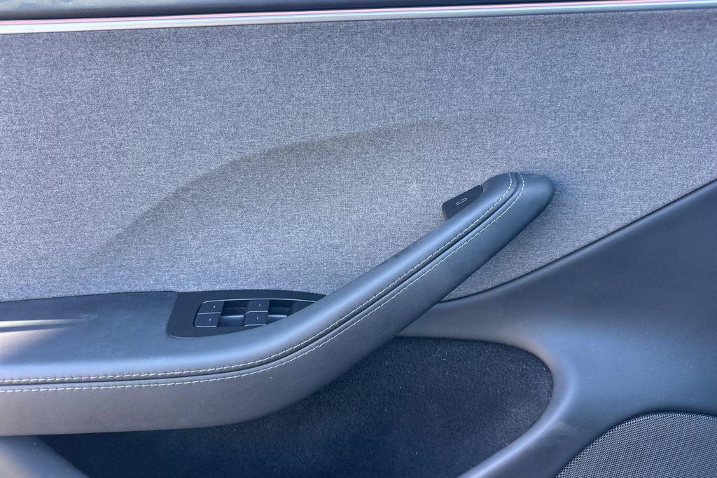 2024 Tesla MODEL 3 LONG RANGE 缩略图 11