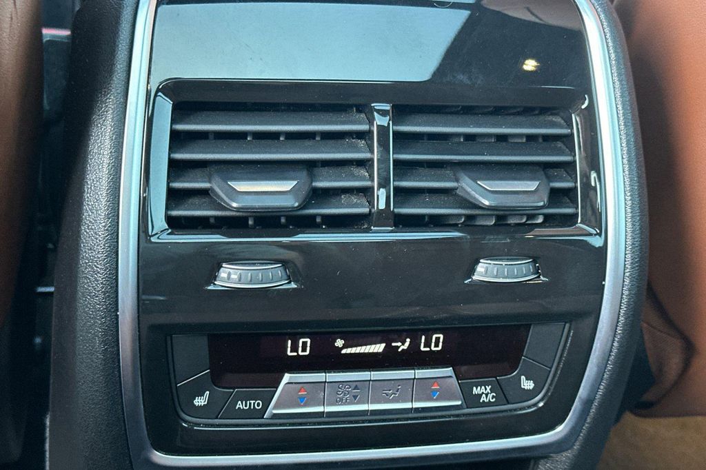 صورة مصغرة 43 لـ 2025 BMW X7 M60I
