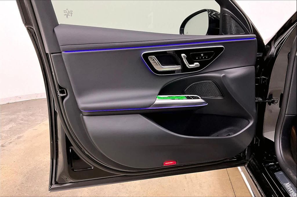 2025 Mercedes-BENZ E-CLASS photo 10