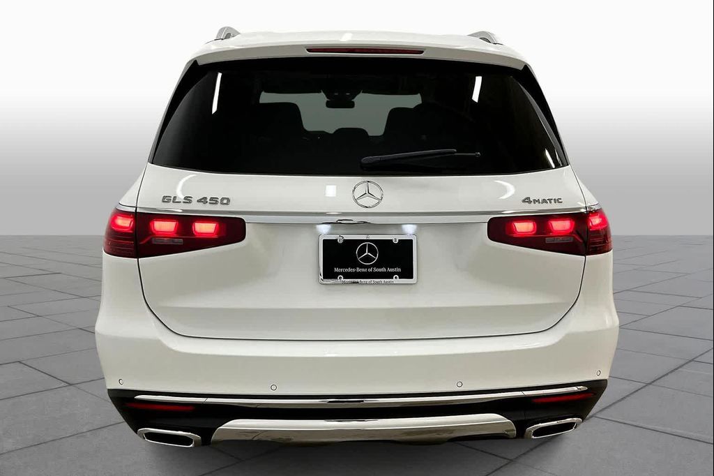 2026 Mercedes-BENZ GLS — фото 4
