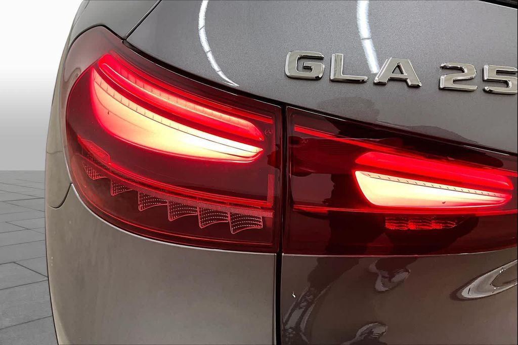 2026 Mercedes-BENZ GLA thumbnail 14