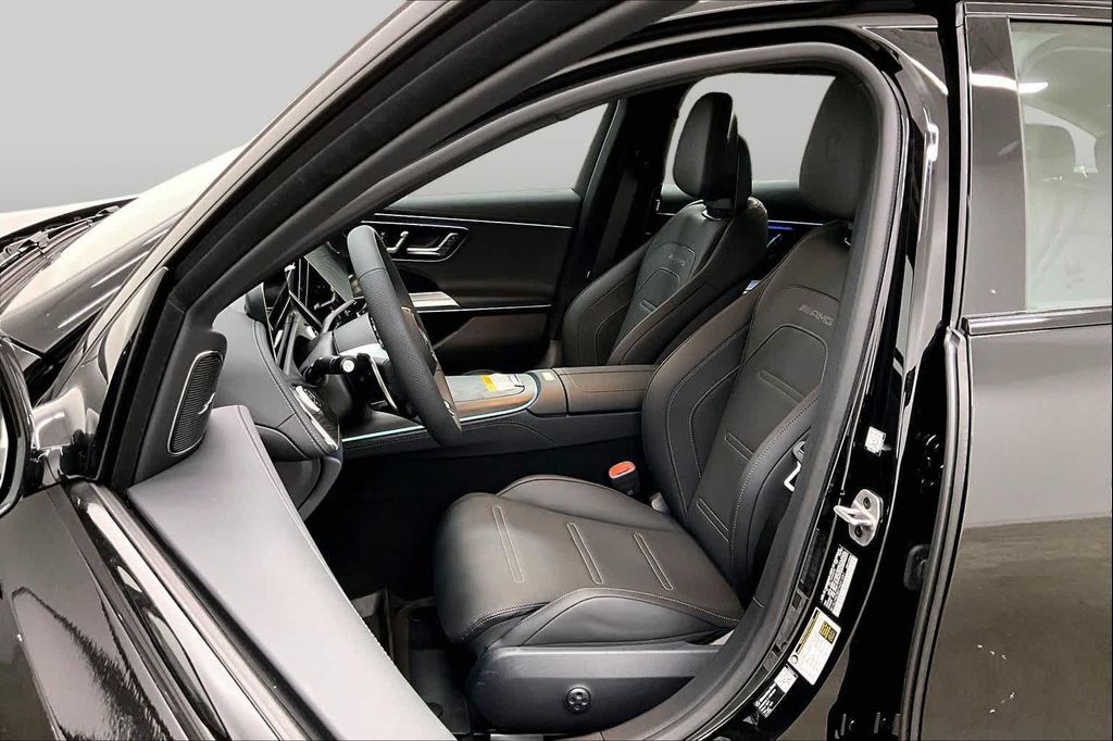 صورة 9 لـ 2026 Mercedes-BENZ AMG E 53 E 4MATIC+