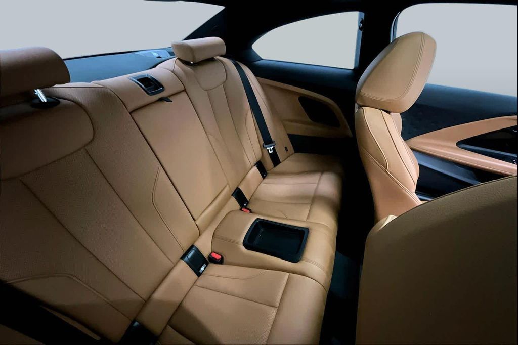 صورة 19 لـ 2024 BMW 230 230I