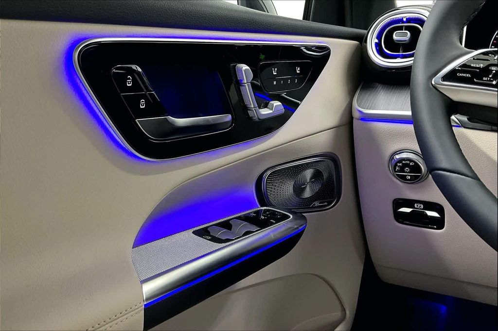 2026 Mercedes-BENZ GLC — миниатюра 18
