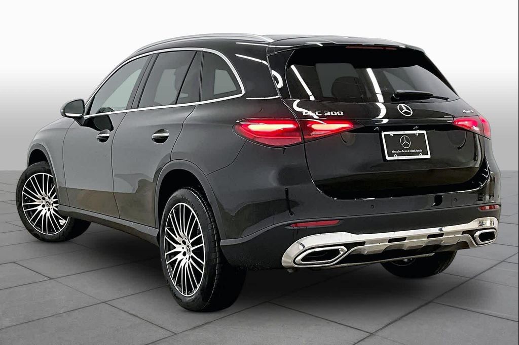 2026 Mercedes-BENZ GLC — миниатюра 12