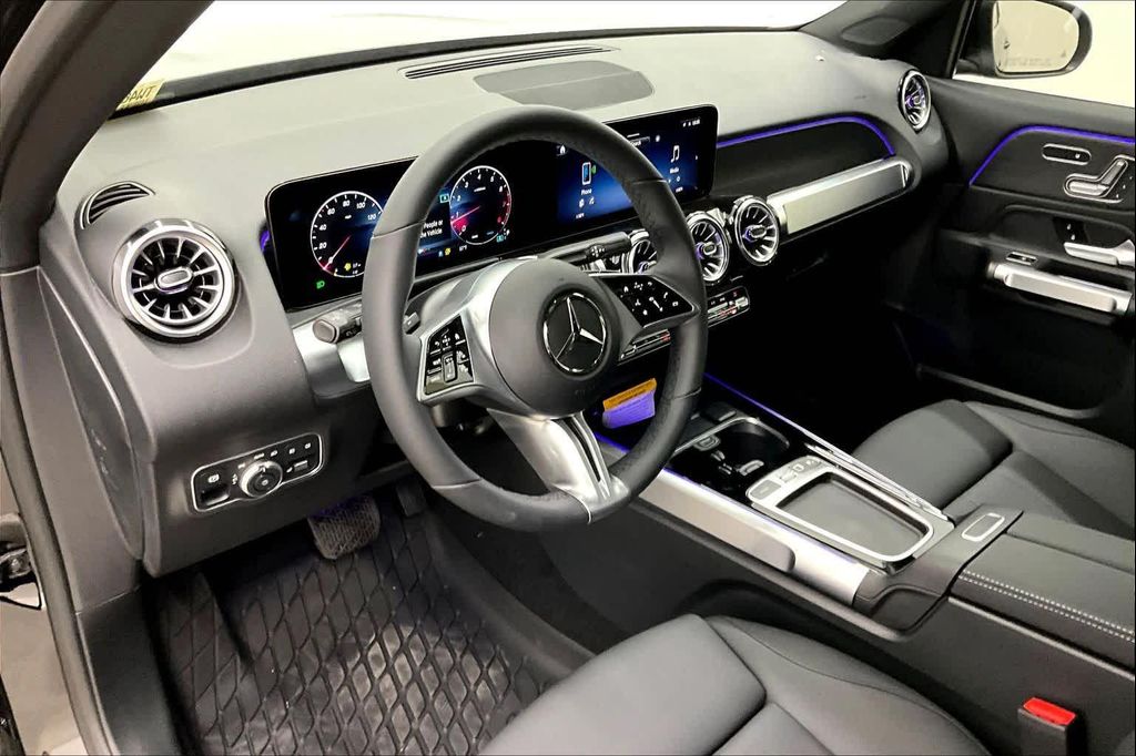 صورة 8 لـ 2026 Mercedes-BENZ GLB