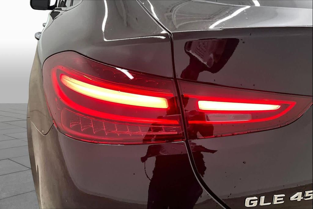 2026 Mercedes-BENZ GLE — миниатюра 14
