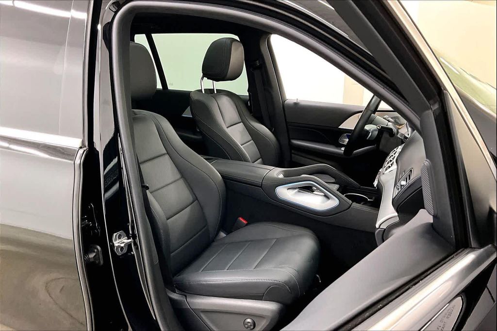 MERCEDES-BENZ GLS - 9