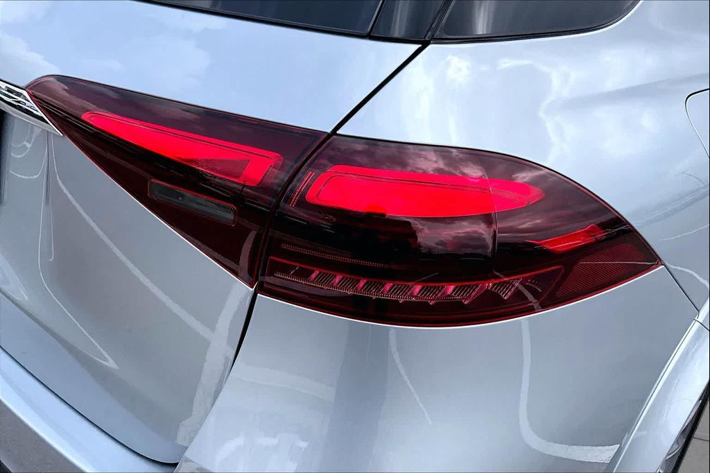 2026 Mercedes-BENZ GLE — миниатюра 14