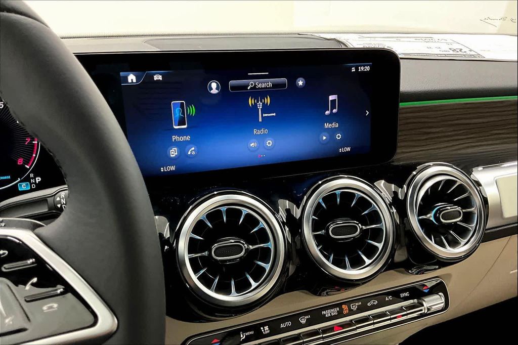 صورة 6 لـ 2026 Mercedes-BENZ GLB