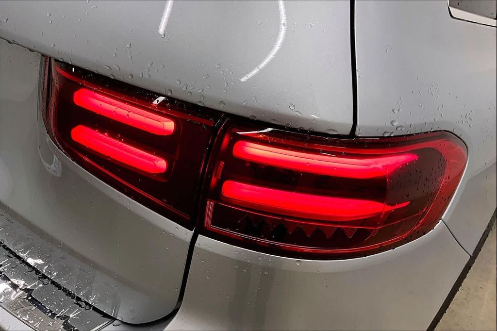 2026 Mercedes-BENZ GLB — миниатюра 14