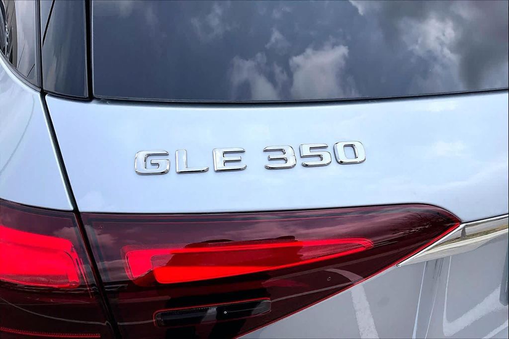 2026 Mercedes-BENZ GLE 缩略图 15