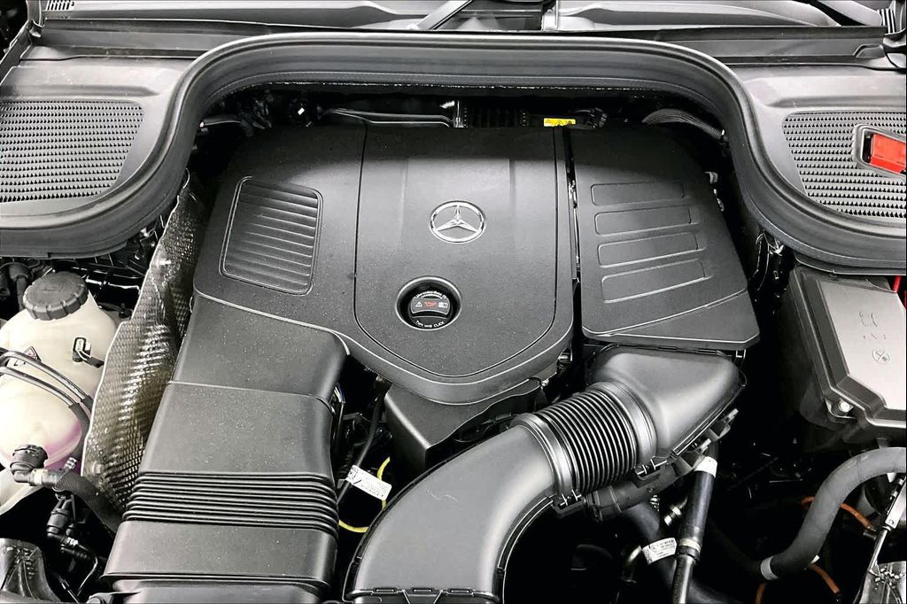 2026 Mercedes-BENZ GLE — миниатюра 16