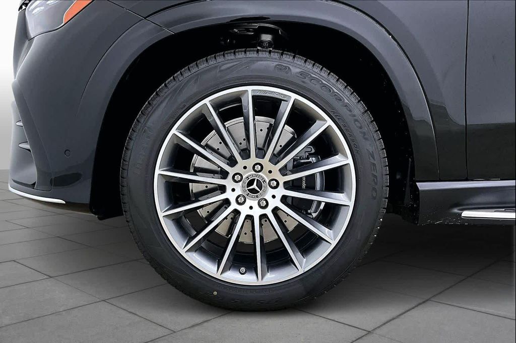 2026 Mercedes-BENZ GLE — миниатюра 11