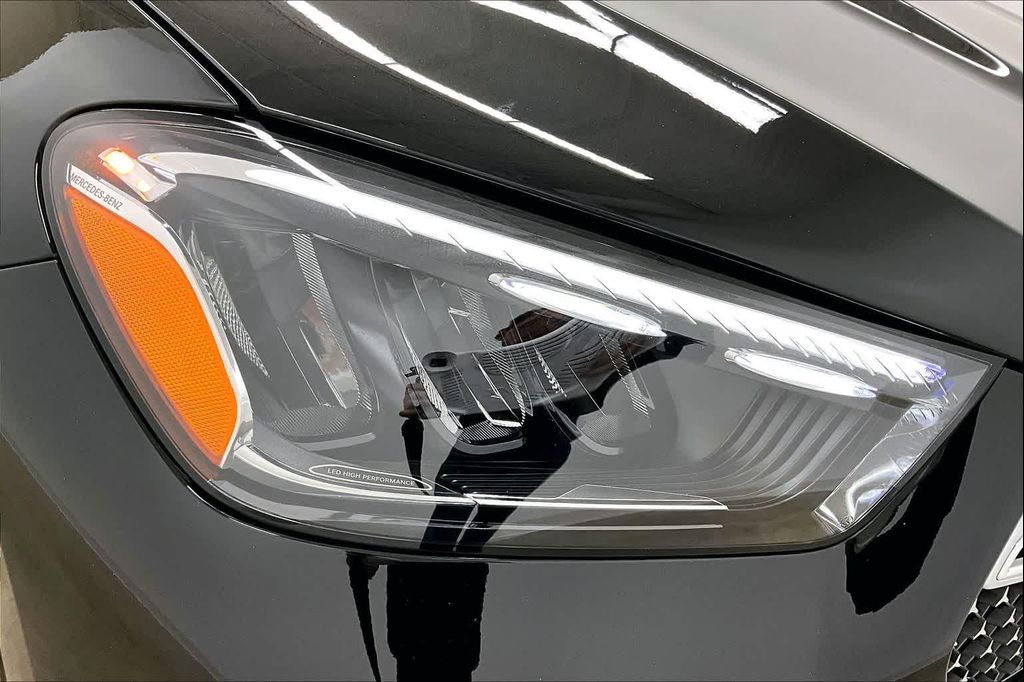 2026 Mercedes-BENZ GLE — миниатюра 13