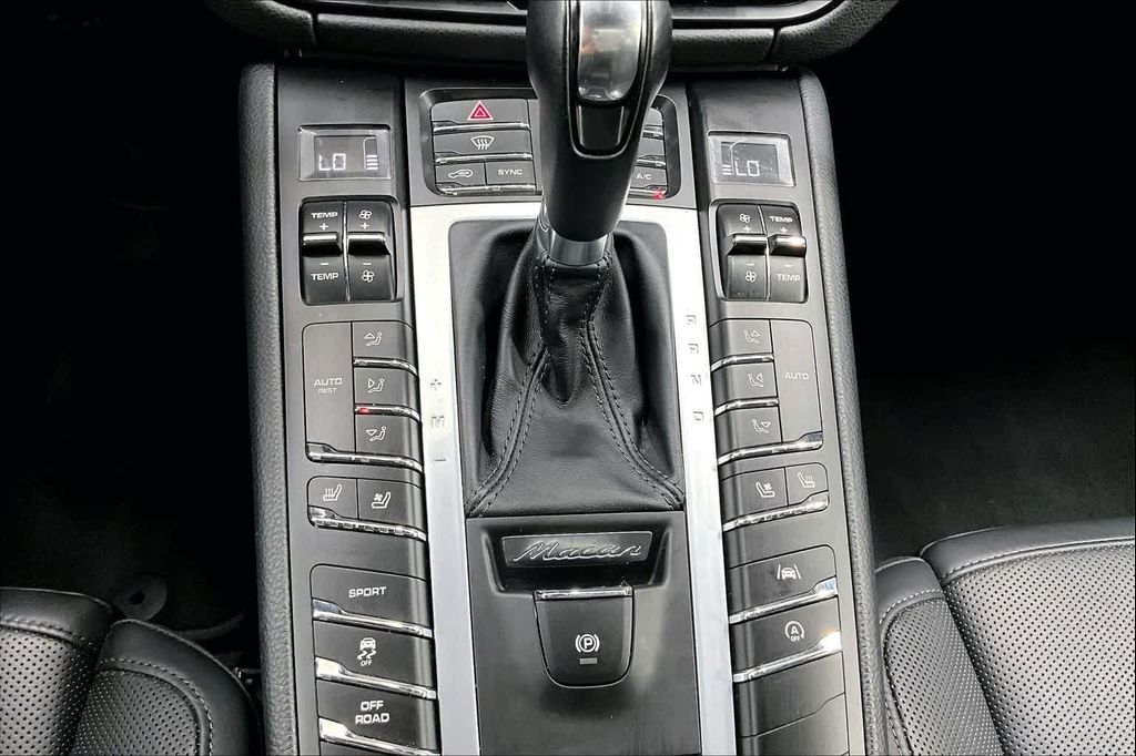 2020 Porsche MACAN — миниатюра 33