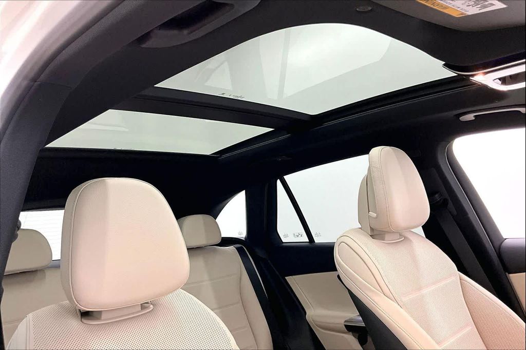 2026 Mercedes-BENZ GLC — миниатюра 22