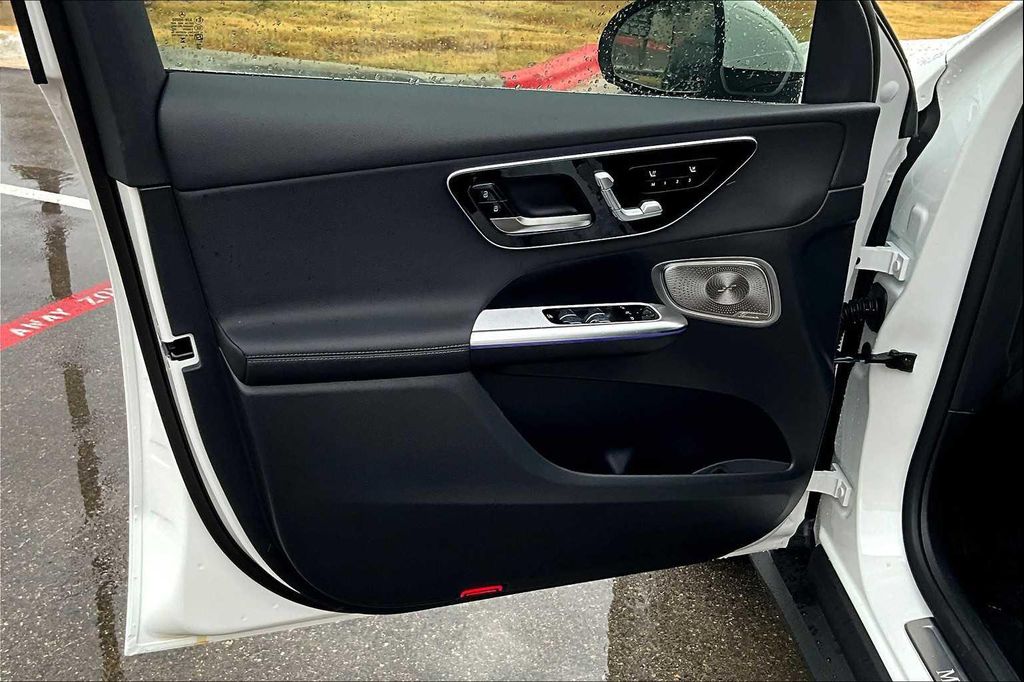 MERCEDES-BENZ GLC - 10