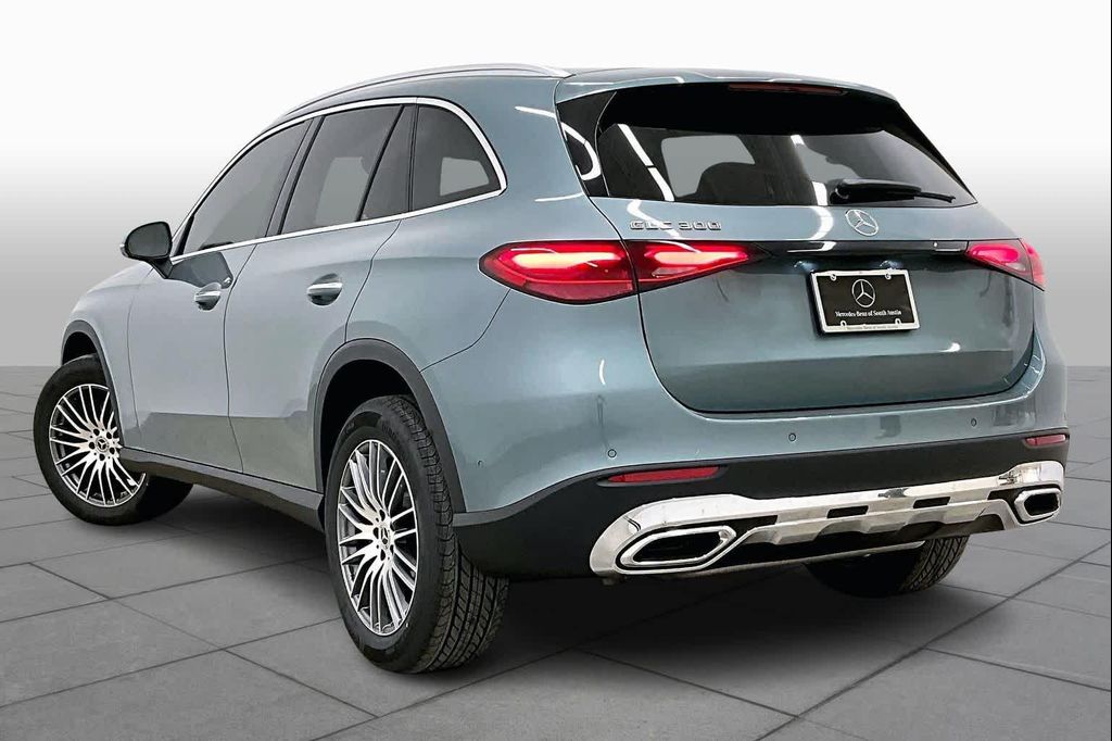 2026 Mercedes-BENZ GLC — миниатюра 12