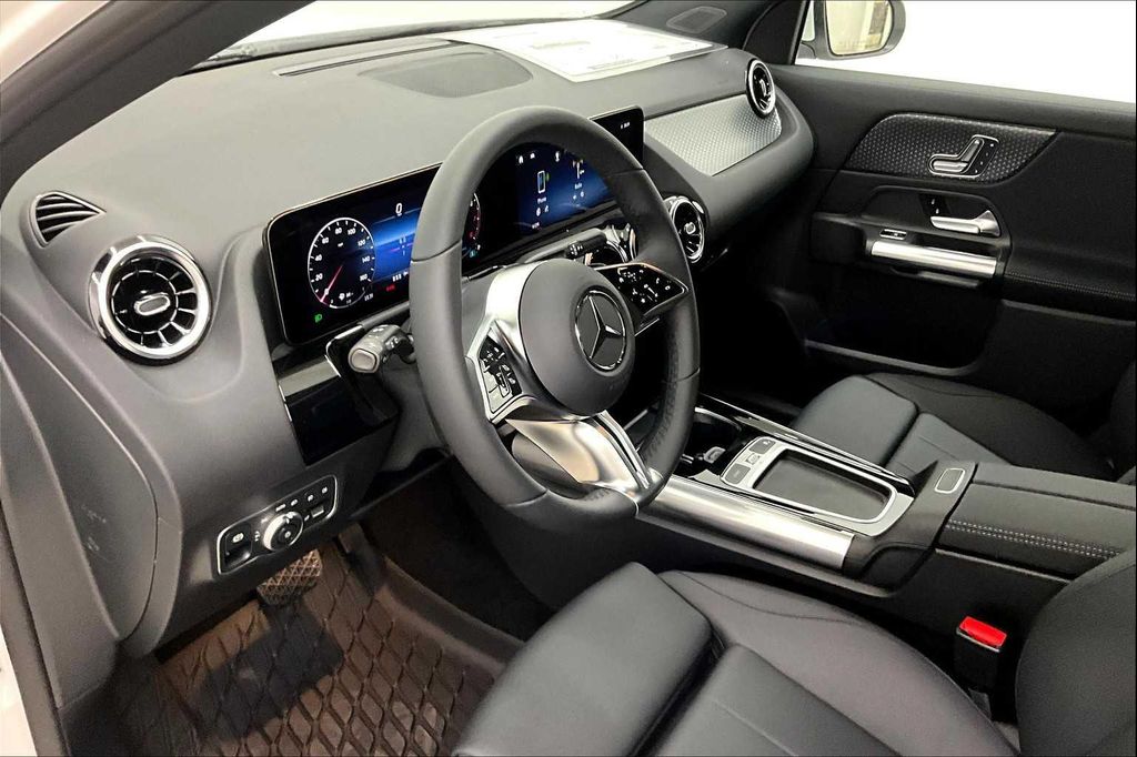 MERCEDES-BENZ GLA-CLASS - 8